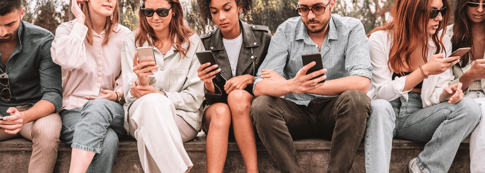 Consulenti immobiliari allo specchio con la Gen Z