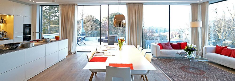 Cucina con vetrate, uno stile che fa spazio alla luce 