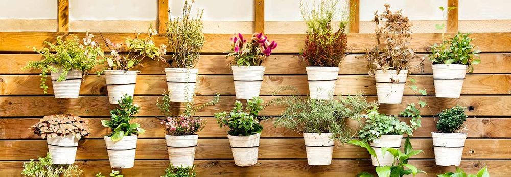 Fioriera con pallet, la semplicità dialoga con la natura