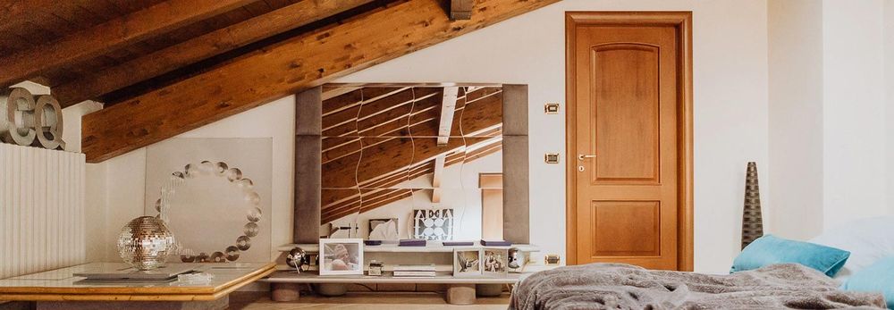 Tante idee per il soffitto con le travi a vista