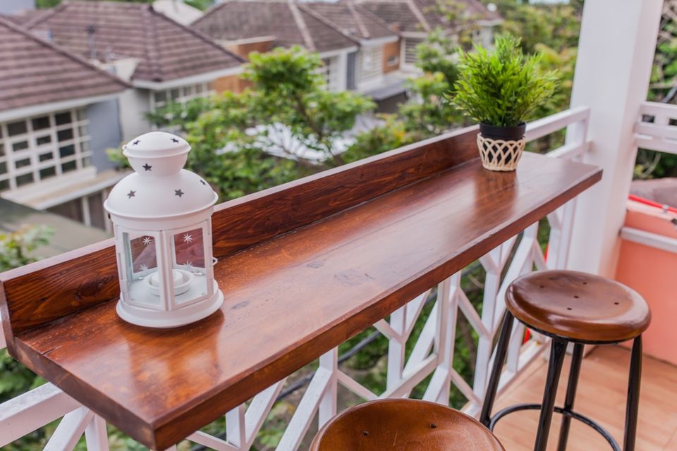 Tutto quello che c’è da sapere sul tavolino da ringhiera