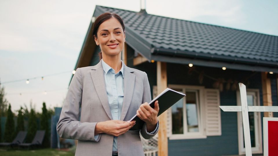 Diventare agente immobiliare: ruoli, patentino, investitori e franchising immobiliare