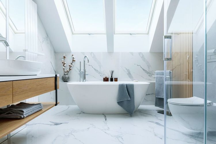 Tutto su come arredare un bagno moderno effetto marmo