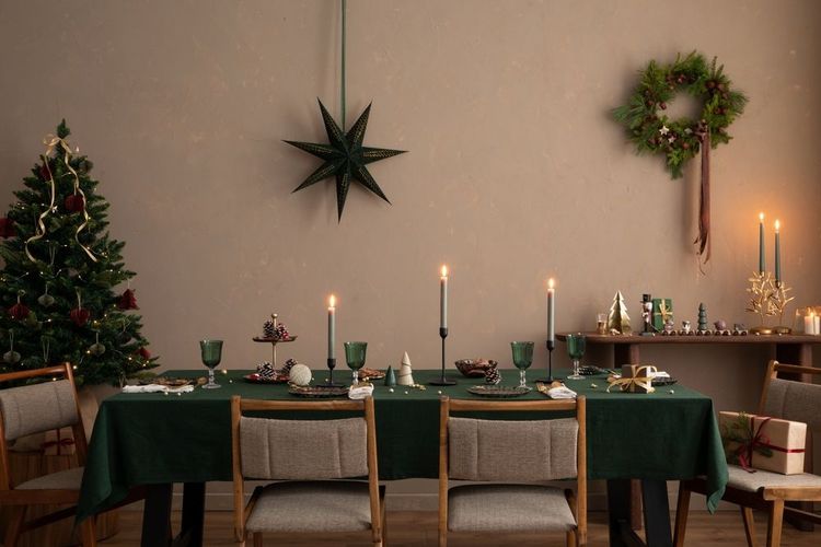 Idee e consigli su come decorare la tavola e scegliere l’albero per il Natale