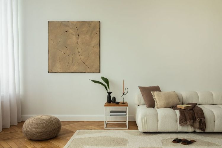 Gli elementi e le gli arredi che non devono mancare in un soggiorno minimalista