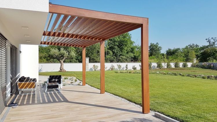 Alla scoperta della pergola in legno: tipologie, design e costruzione