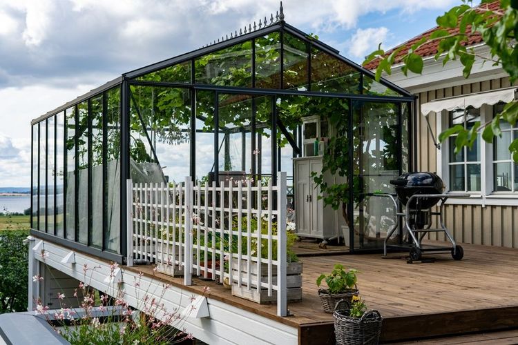 Spunti e consigli pratici su come realizzare una serra da terrazzo